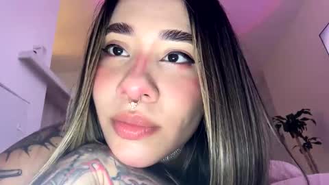 Snapshot of pink_quarz chatting on November 2025 10:46:01 PM KELLY online show from November 2025 10:46:01 PM