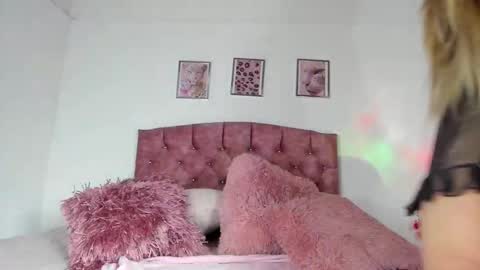 Snapshot of pink_rose5 chatting on November 2025 02:34:01 AM pink_rose5 online show from November 2025 02:34:01 AM