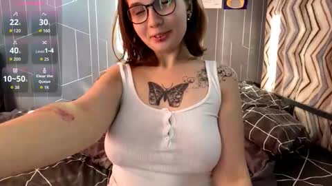 Snapshot of pinkicookieee chatting on September 2025 12:18:01 PM Eva and Tanya online show from September 2025 12:18:01 PM