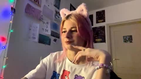 Sara online show from October 2025 09:25:02 PM
