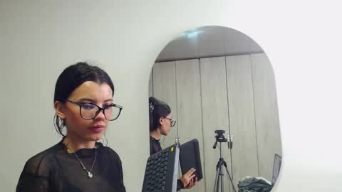 pinky_f00x online show from February 2026 08:18:01 PM