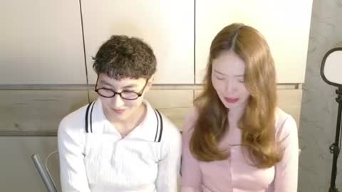 Snapshot of pinkylovers chatting on June 2026 08:30:02 PM Li long hair and Ru short hair online show from June 2026 08:30:02 PM