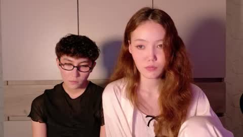 Snapshot of pinkylovers chatting on June 2026 07:26:01 PM Li long hair and Ru short hair online show from June 2026 07:26:01 PM