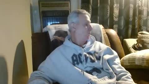 pirate334 online show from February 2026 02:04:02 AM