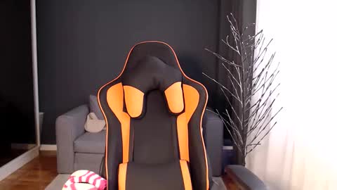 Snapshot of piscesgirl06 chatting on December 2025 06:55:02 AM piscesgirl06 online show from December 2025 06:55:02 AM