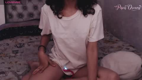 Snapshot of piscis_dreams chatting on July 2026 11:25:02 AM PiscisDreams online show from July 2026 11:25:02 AM
