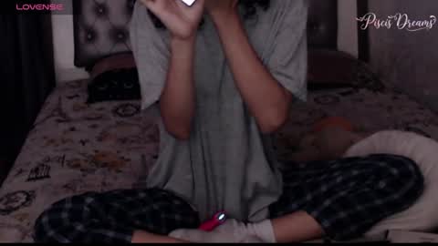 Snapshot of piscis_dreams chatting on July 2026 11:25:01 AM PiscisDreams online show from July 2026 11:25:01 AM