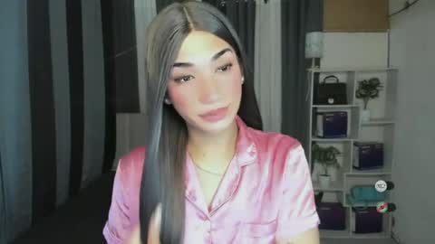pixiedoll_ online show from June 2026 07:02:01 AM