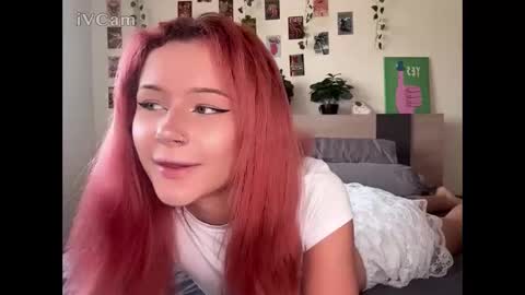 Snapshot of pixieyes0n chatting on February 2026 02:41:01 AM Daryl online show from February 2026 02:41:01 AM