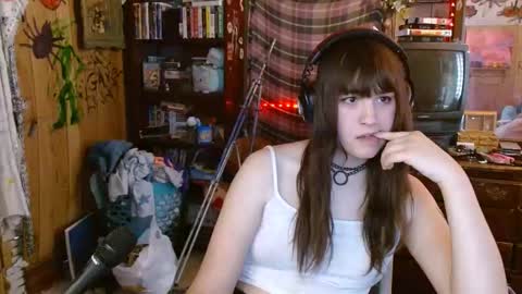 Izzy online show from February 2025 07:52:01 PM