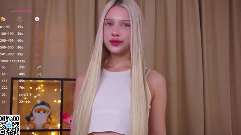 Snapshot of platinum_babe chatting on October 2025 03:32:02 PM Ennie online show from October 2025 03:32:02 PM