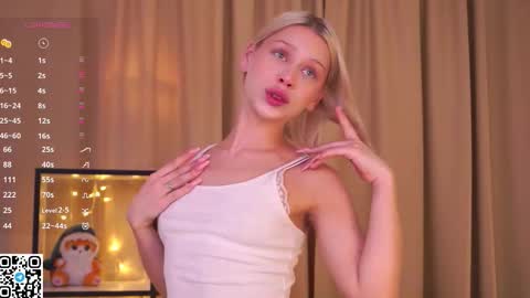 Snapshot of platinum_babe chatting on October 2025 02:04:01 PM Ennie online show from October 2025 02:04:01 PM