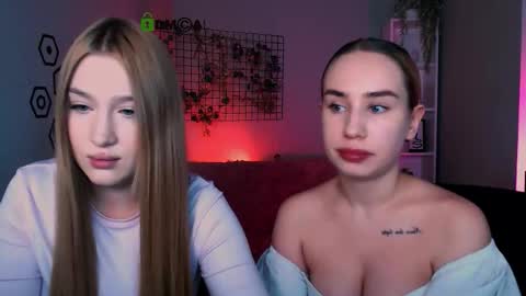 Snapshot of playful_sophie chatting on December 2025 09:11:02 PM Sophie online show from December 2025 09:11:02 PM