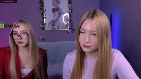 Snapshot of playful_sophie chatting on December 2025 08:38:02 PM Sophie online show from December 2025 08:38:02 PM