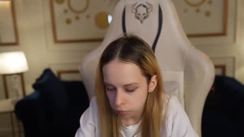 Snapshot of playhard054 chatting on October 2025 11:22:01 AM Lana online show from October 2025 11:22:01 AM