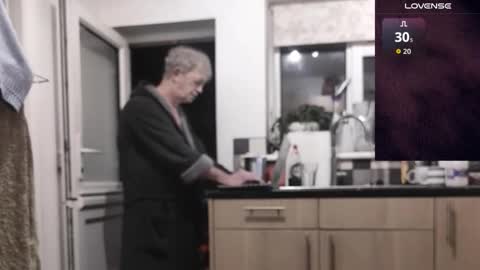 Snapshot of playme828530 chatting on December 2025 01:10:01 AM Play Me online show from December 2025 01:10:01 AM