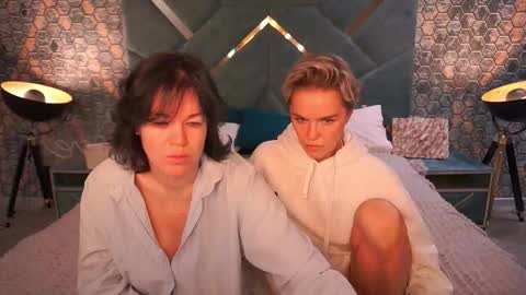 Ira brunette and Vika blonde online show from November 2025 07:07:01 AM