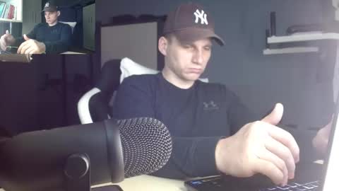 Snapshot of poliglotjoe chatting on December 2025 09:32:02 PM Poliglot online show from December 2025 09:32:02 PM