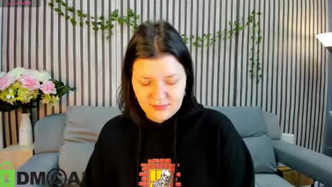 Polly online show from November 2025 01:08:01 AM