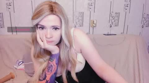 Snapshot of polly_wow chatting on June 2026 10:35:01 PM Polly online show from June 2026 10:35:01 PM