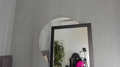 Snapshot of pollybabe_ chatting on November 2025 10:34:02 AM POLLY online show from November 2025 10:34:02 AM