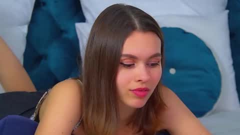 Polly online show from November 2025 06:18:01 PM