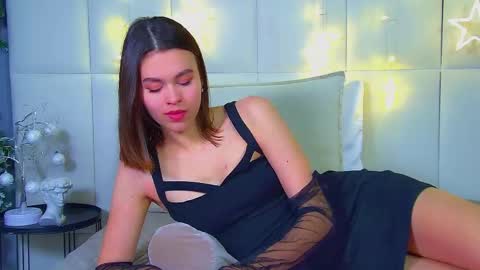 Polly online show from December 2025 06:50:01 PM