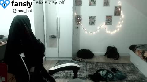 Snapshot of pomo_07 chatting on October 2025 07:43:01 PM aleks ness online show from October 2025 07:43:01 PM