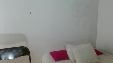 Snapshot of porcelainlux chatting on April 2026 08:06:01 PM porcelainlux online show from April 2026 08:06:01 PM