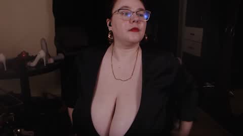 Snapshot of posh_mistress chatting on December 2024 03:06:01 AM PoshMistres    online show from December 2024 03:06:01 AM