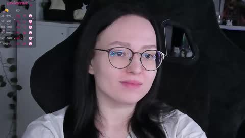 Robyn online show from November 2025 05:12:01 PM