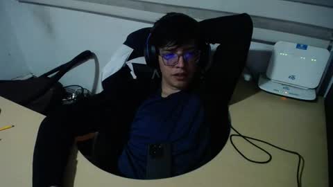 Snapshot of powerfulzeus2 chatting on November 2025 01:38:02 AM powerfulzeus2 online show from November 2025 01:38:02 AM