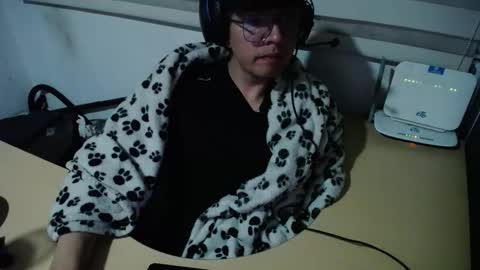 Snapshot of powerfulzeus2 chatting on November 2025 02:17:02 AM powerfulzeus2 online show from November 2025 02:17:02 AM