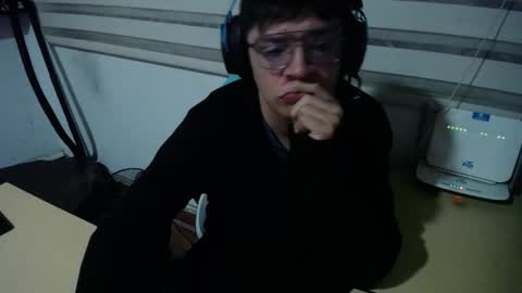 Snapshot of powerfulzeus2 chatting on December 2025 02:16:02 AM powerfulzeus2 online show from December 2025 02:16:02 AM