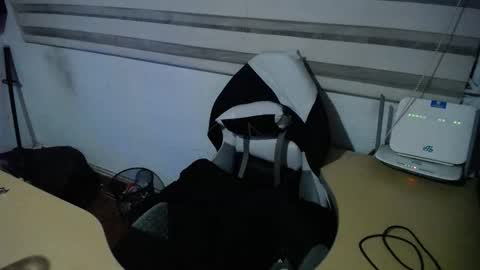 Snapshot of powerfulzeus2 chatting on December 2025 01:55:01 AM powerfulzeus2 online show from December 2025 01:55:01 AM