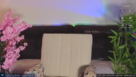 Lola online show from December 2025 05:01:01 AM