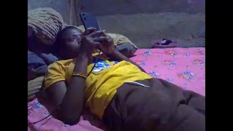 Snapshot of precious_nesh chatting on May 2026 05:35:01 AM precious_nesh online show from May 2026 05:35:01 AM