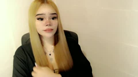 Snapshot of preciousangel69xxx chatting on May 2026 06:44:01 AM MAXXINE online show from May 2026 06:44:01 AM