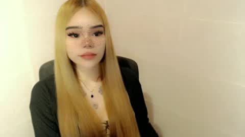 Snapshot of preciousangel69xxx chatting on June 2026 03:59:02 AM MAXXINE online show from June 2026 03:59:02 AM