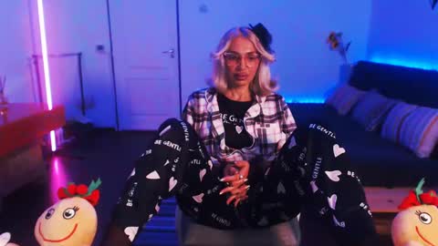 Snapshot of preggyhotmommy chatting on December 2024 09:04:02 PM Victoria online show from December 2024 09:04:02 PM