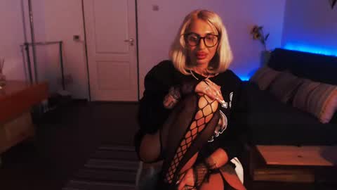 Snapshot of preggyhotmommy chatting on December 2024 11:34:02 PM Victoria online show from December 2024 11:34:02 PM