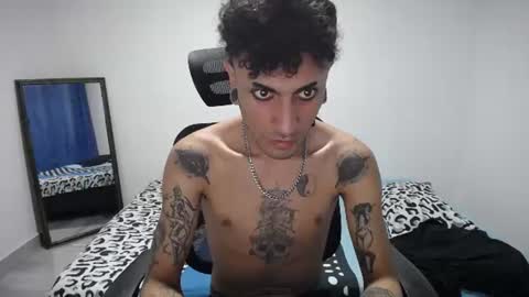 Snapshot of present_the_magic chatting on June 2026 07:02:01 AM Plux online show from June 2026 07:02:01 AM