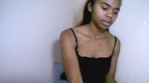 prettiethalia online show from November 2025 12:34:02 AM