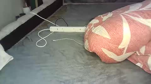 Snapshot of pretty_bums chatting on December 2024 03:40:01 AM chichi online show from December 2024 03:40:01 AM