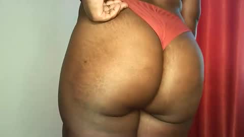 Snapshot of pretty_bums chatting on March 2025 12:00:01 PM chichi online show from March 2025 12:00:01 PM