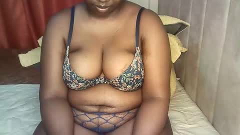 Snapshot of pretty_bums chatting on October 2025 04:30:02 PM chichi online show from October 2025 04:30:02 PM