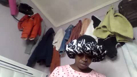 pretty_curvy99 online show from March 2026 07:32:01 PM