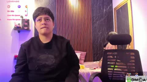 pretty_honey22 online show from May 2026 08:17:01 PM