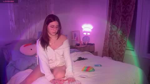 Snapshot of pretty_in_p1nk chatting on December 2024 03:43:01 AM Sophie online show from December 2024 03:43:01 AM