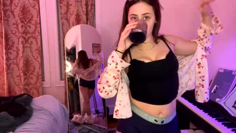 Snapshot of pretty_in_p1nk chatting on December 2024 02:43:01 AM Sophie online show from December 2024 02:43:01 AM